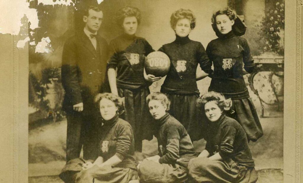 1909 SIOUX FALLS H.S. GIRLS BASKETBALL, PROF. WOOD, KATIE TRACY, HAZEL WALL, IRENE DONAHOE, TENSIE NELSON, ORA LADD, MILLIE SMITH